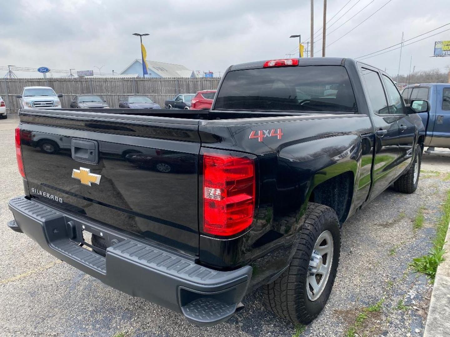 2018 Black Chevrolet Silverado 1500 LS Crew Cab Long Box 4WD (3GCUKNEC6JG) with an 5.3L V8 OHV 16V engine, 6A transmission, located at 1687 Business 35 S, New Braunfels, TX, 78130, (830) 625-7159, 29.655487, -98.051491 - Photo#4